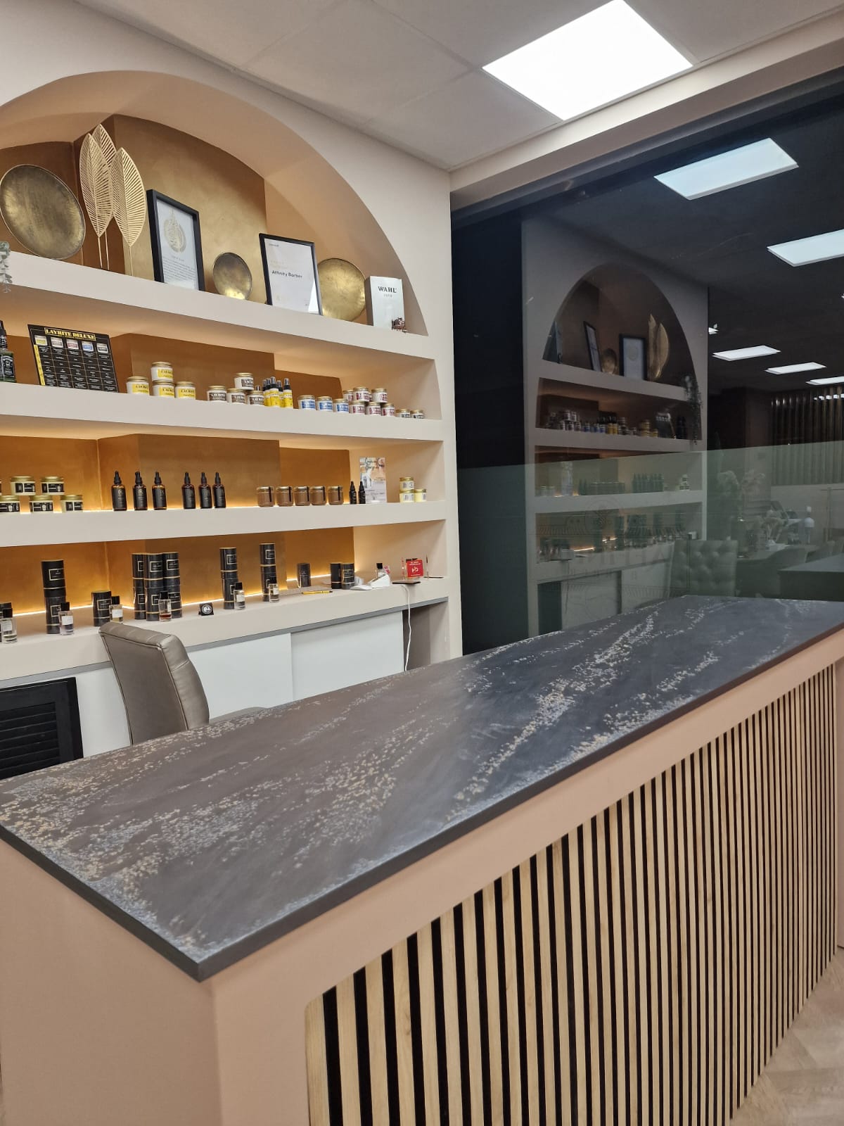 Encausto Fiorentino + ArtheMatel (toonbank) + Arthe Metal (achterwand kast) _ Gooi en Eemlander Decoratief Design _ Utrecht