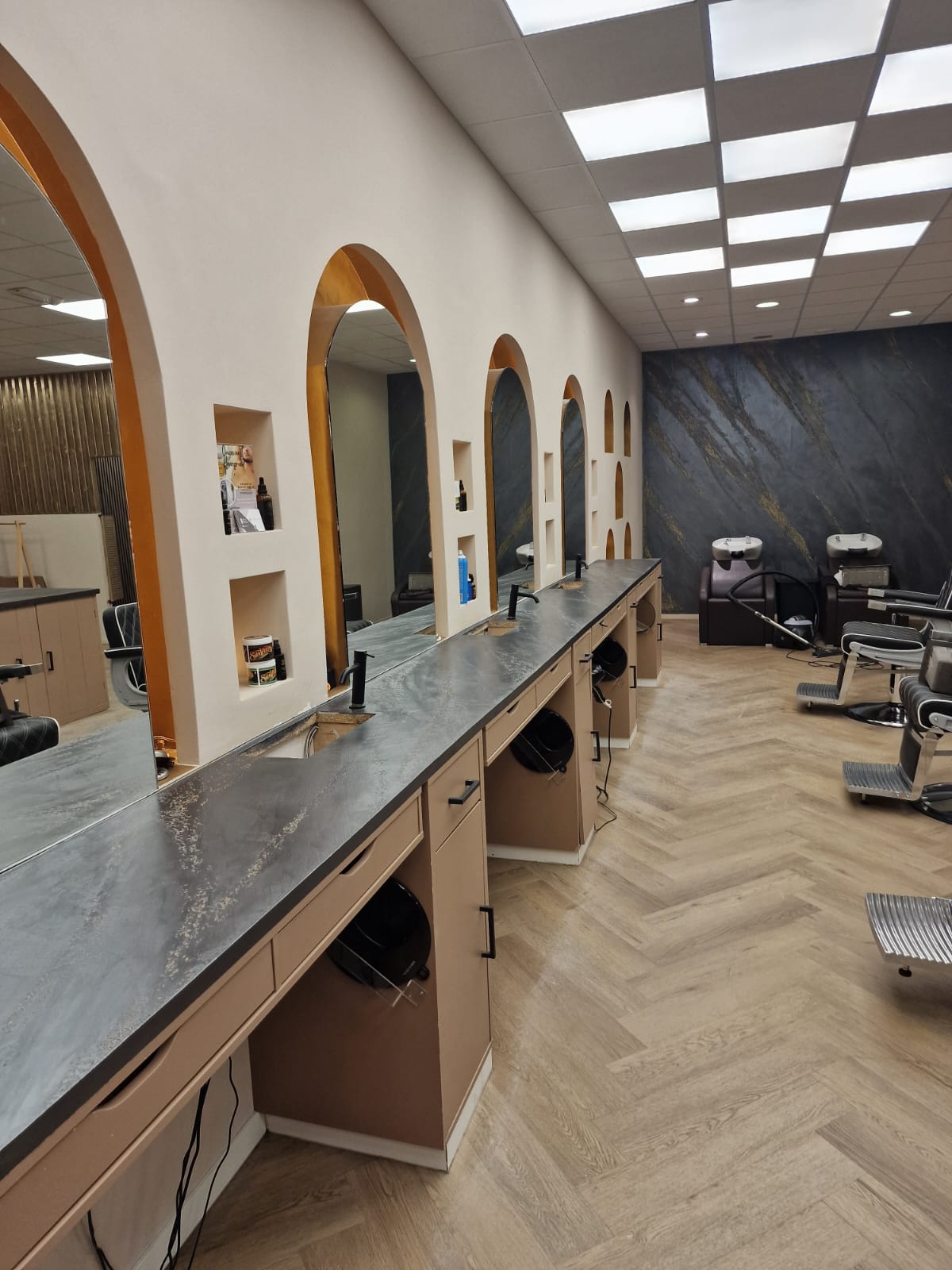 Encausto Fiorentino + ArtheMatel (werkblad) + Arthe Metal (achterwand in ronding) _ Gooi en Eemlander Decoratief Design _ Utrecht